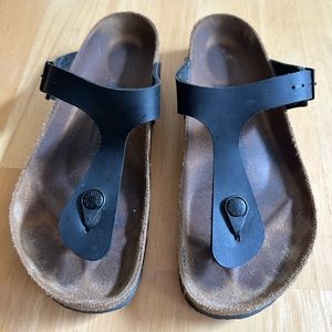 Birkenstock Gizeh Sandals Black Size 39
Good Used Condition, lots of life left!